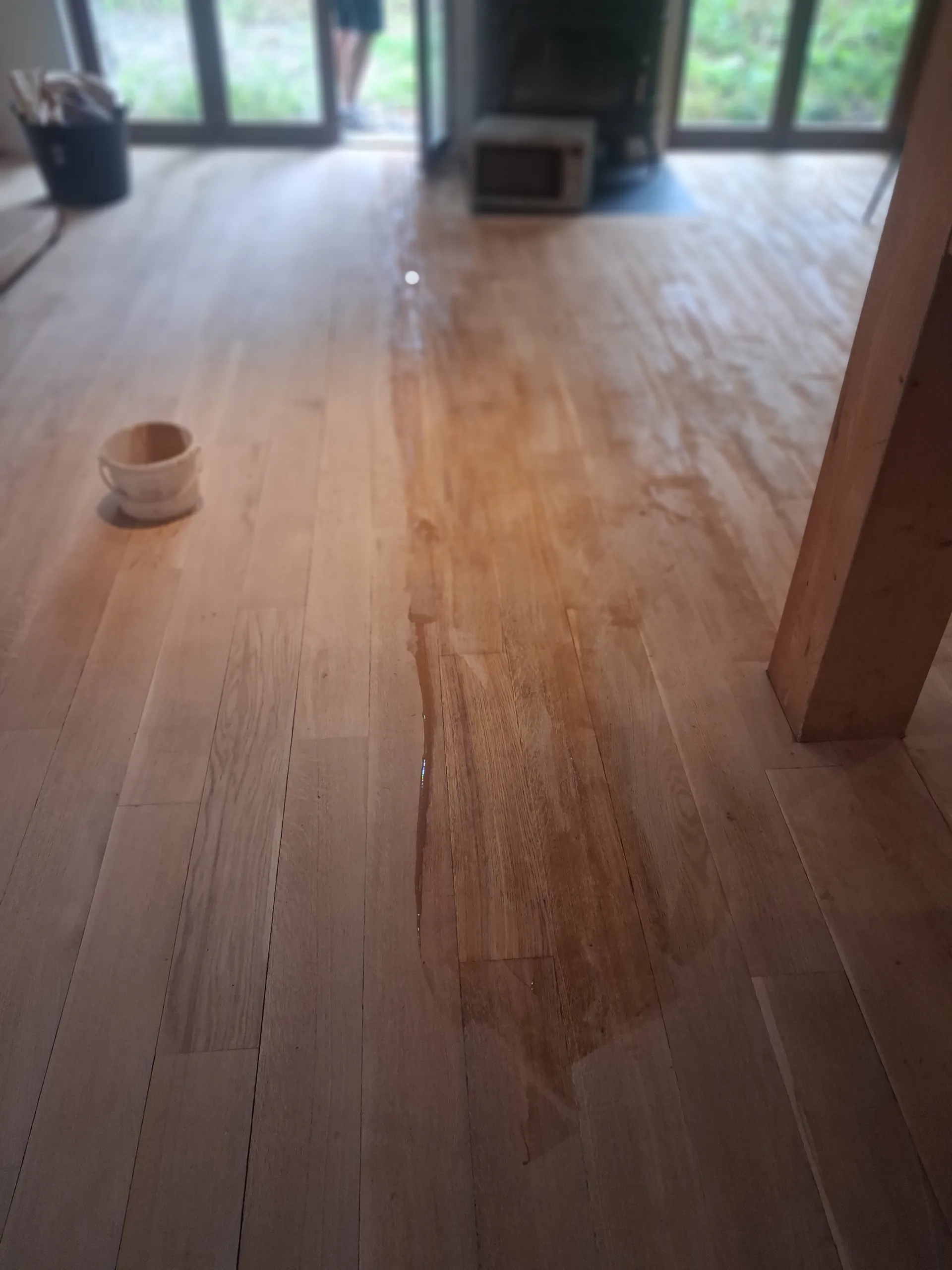 Filling with binder mixed with the floor's own sawdust, in the exact oak shade