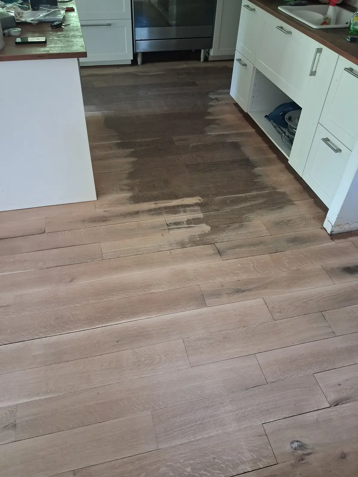 During sanding: the floor's defects still clearly visible
