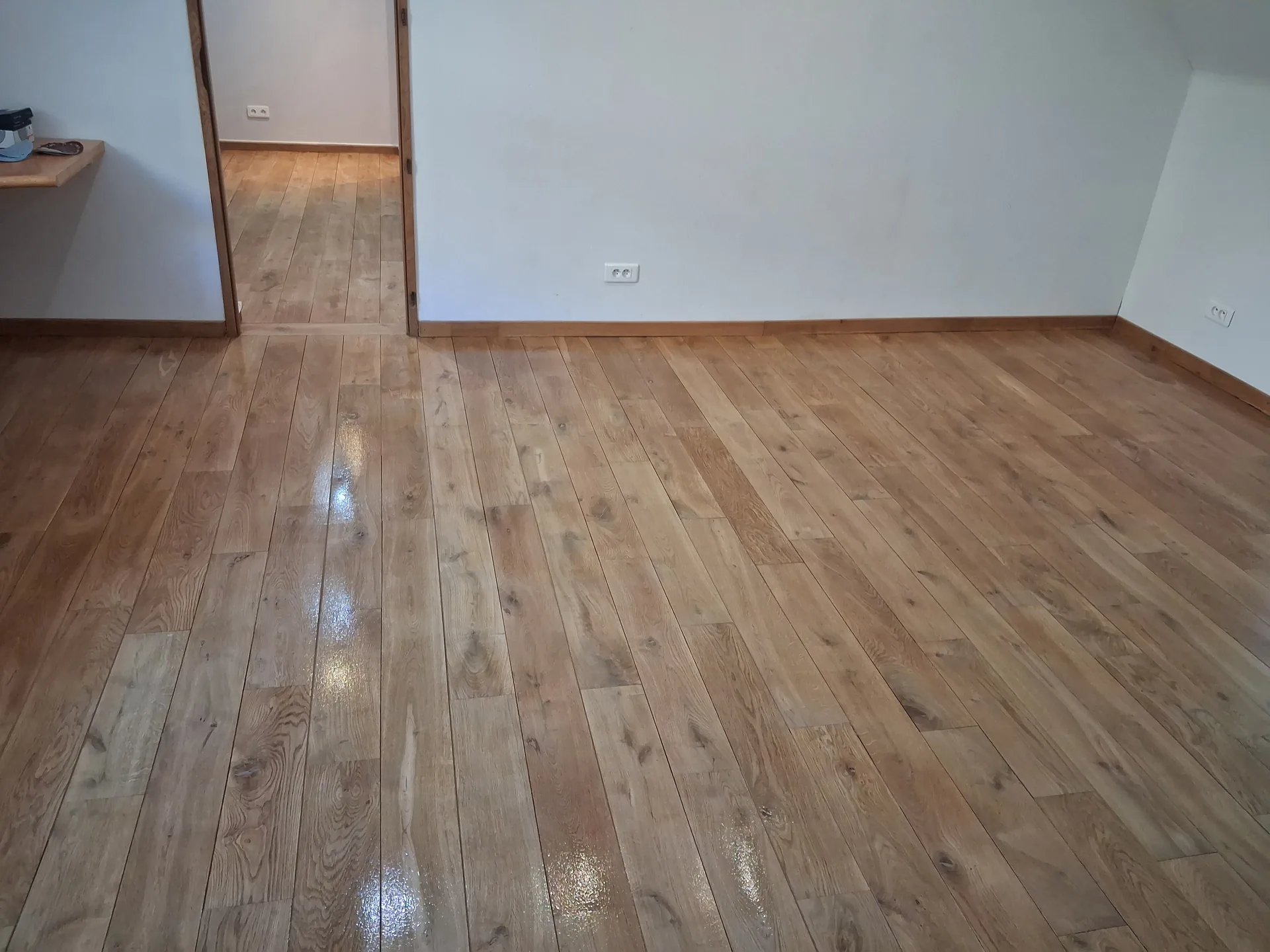 Oak floor with a matt varnish finish in an upstairs bedroom
