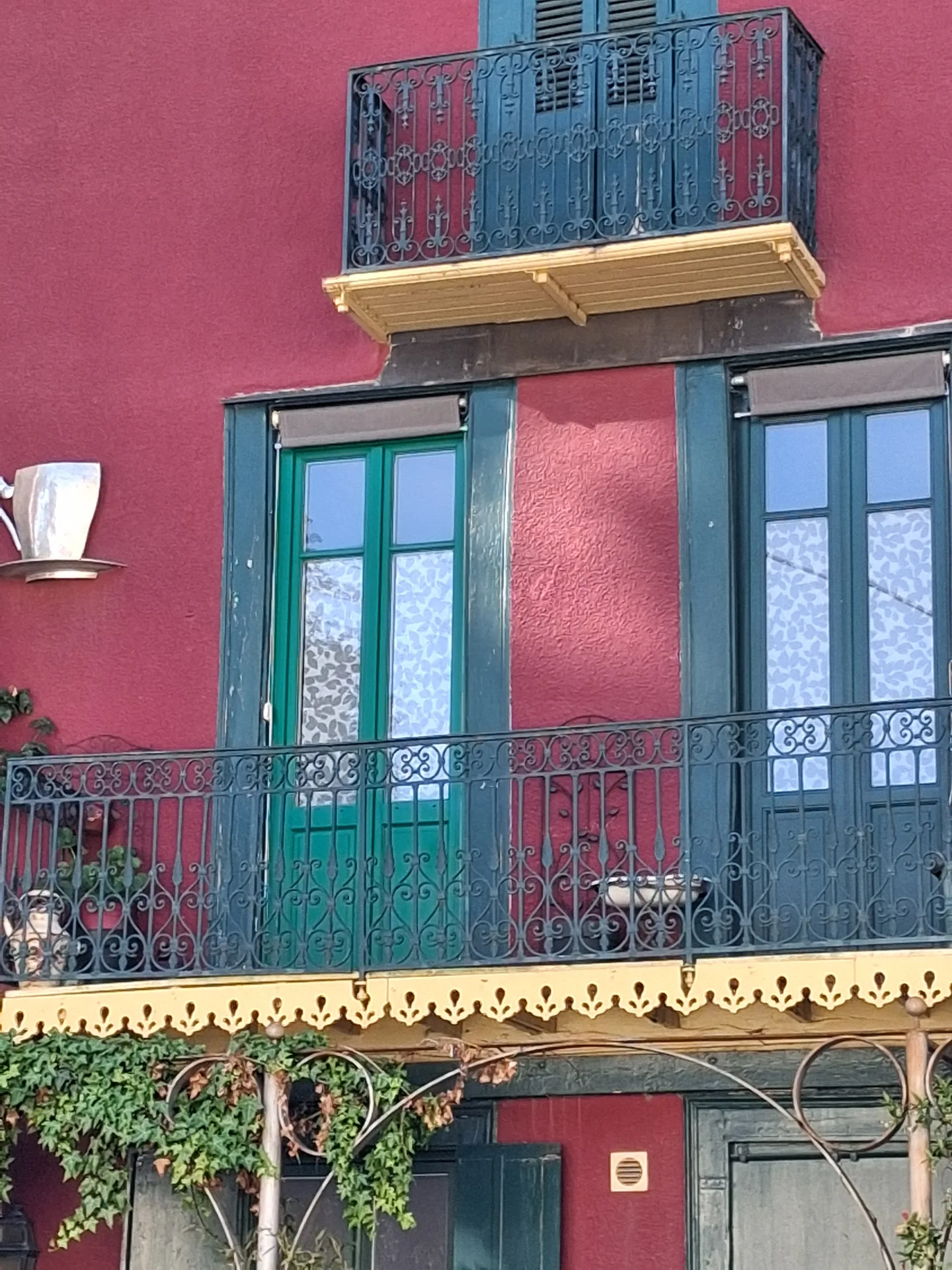 The façade of the tea room with the new French doors, below the second-floor balcony