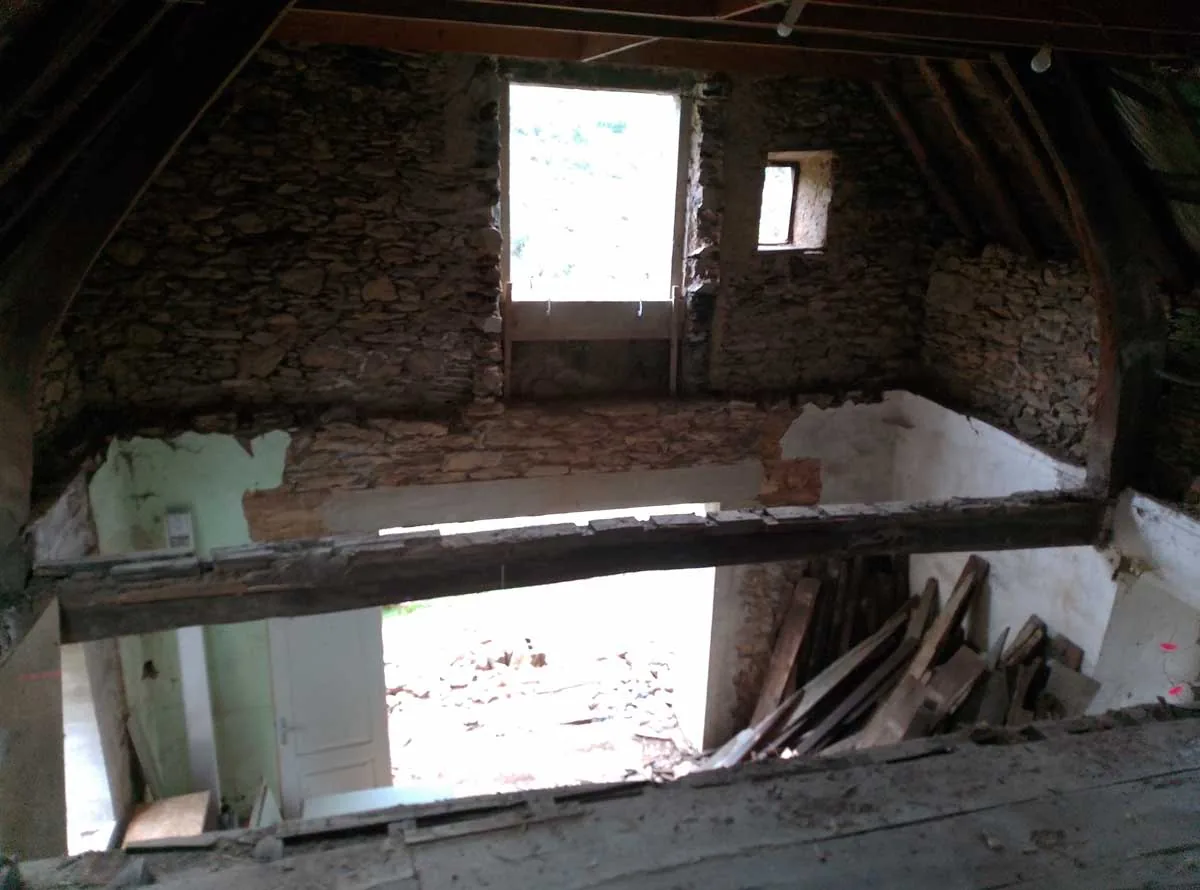 Levelling the upstairs joist frame