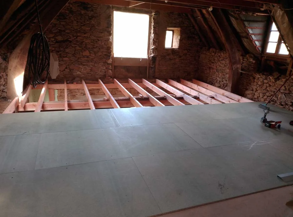 Complete renovation of an upstairs floor on oak beams